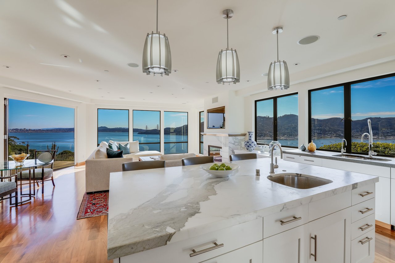 Phenomenal Luxury Residence with Sweeping Views Across the Bay