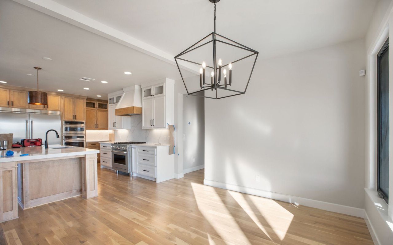 16215 S Yale