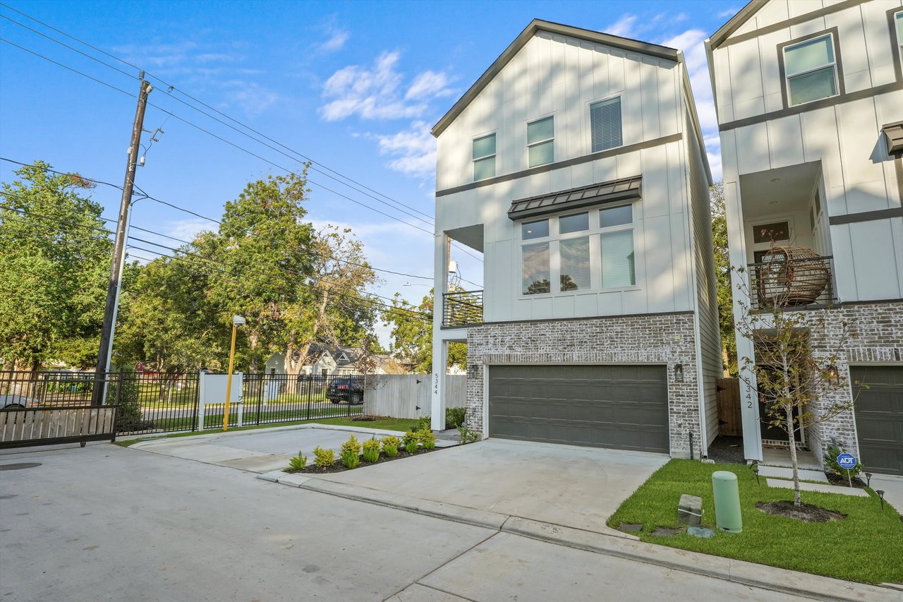 exterior view of Donovan Heights homes 