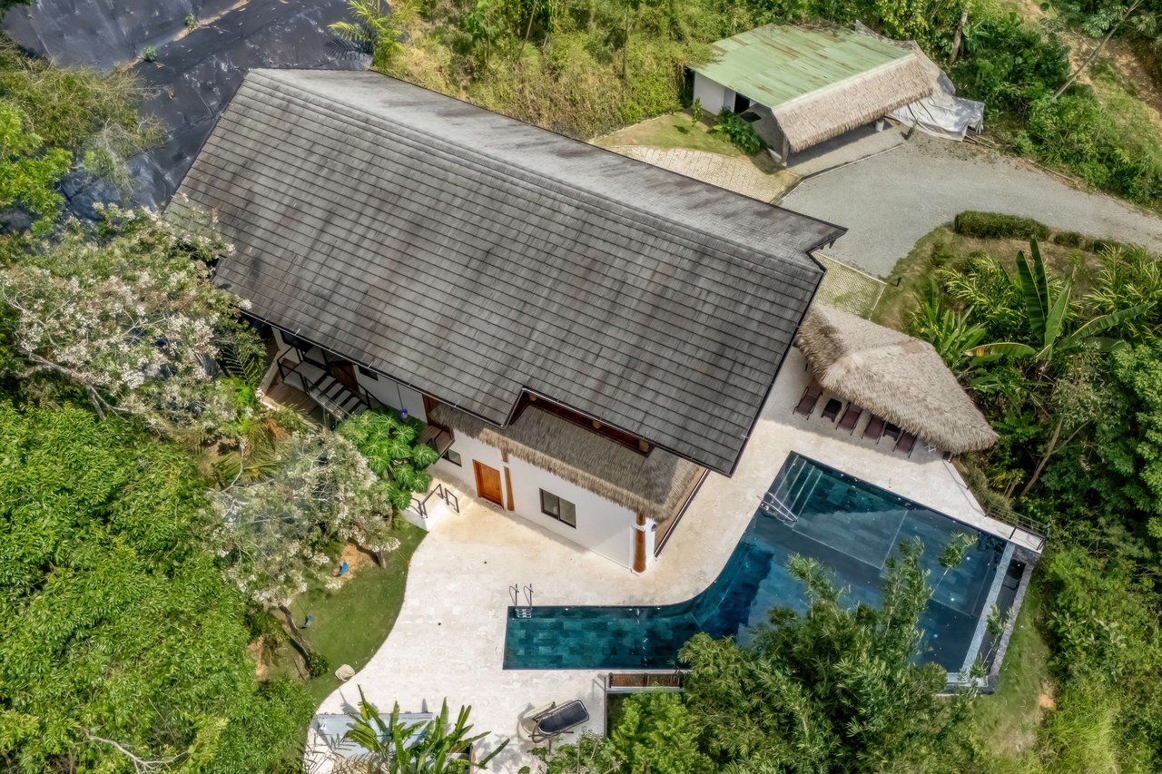 Villa Flor de La Vida, a Luxury 4 Bedroom Ocean View Home in Dominical!