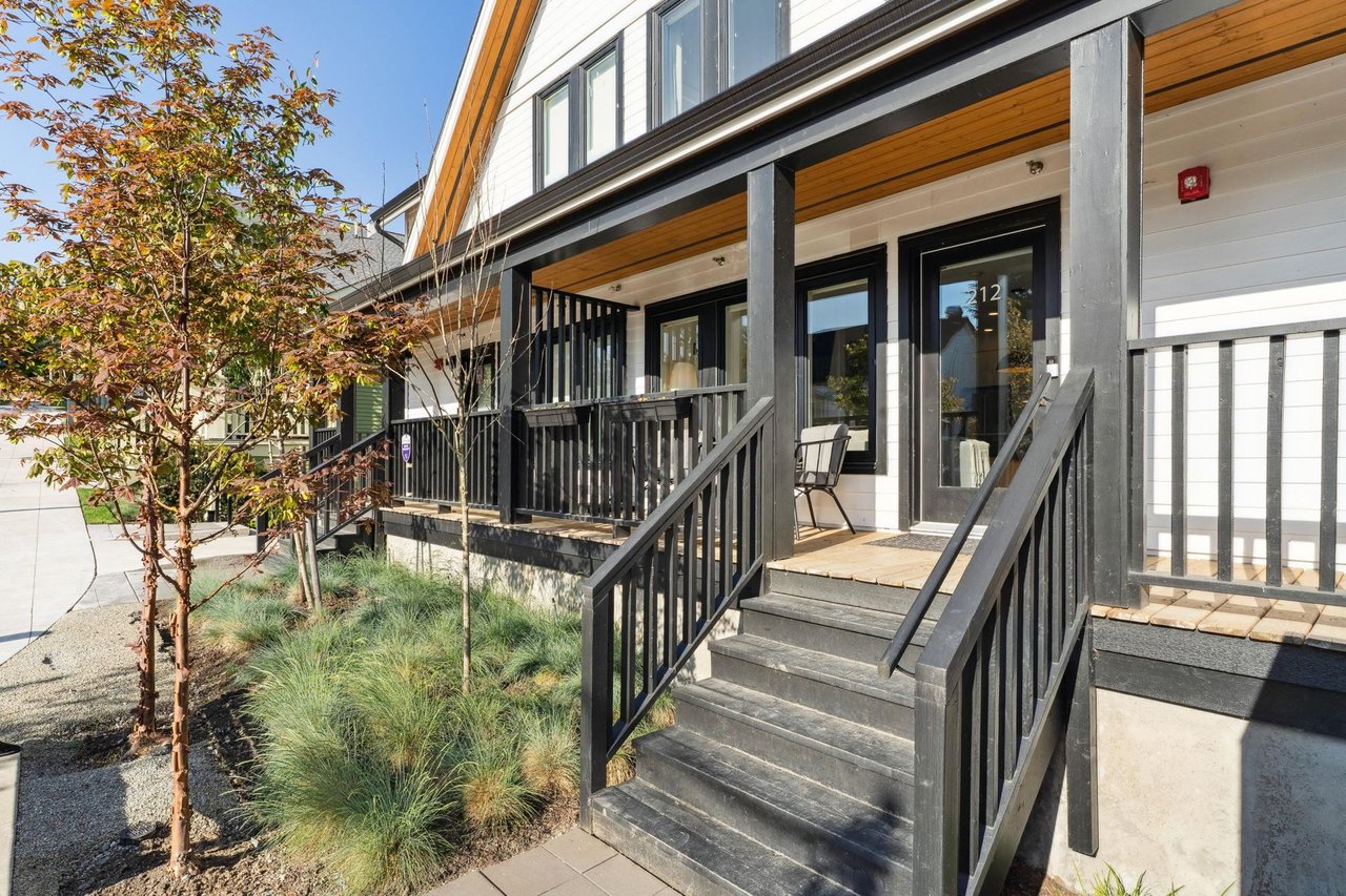 212-1306 Laval Square