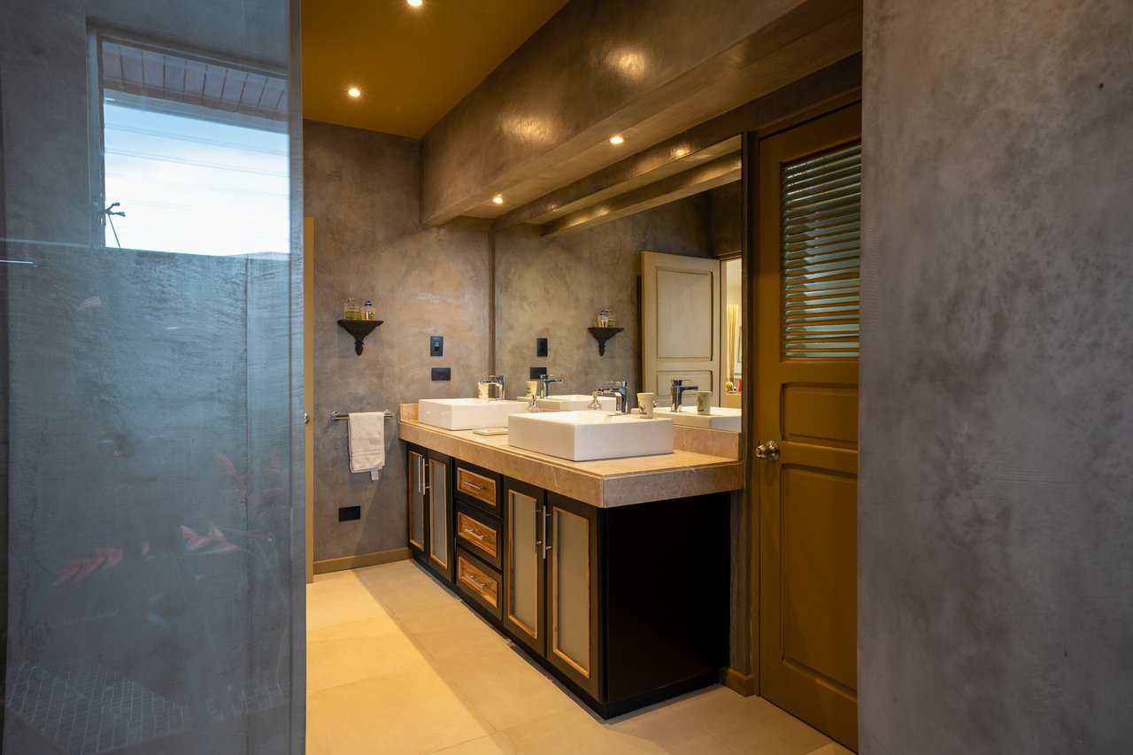 Designer Estate With Sauna, Escazu, San Jose