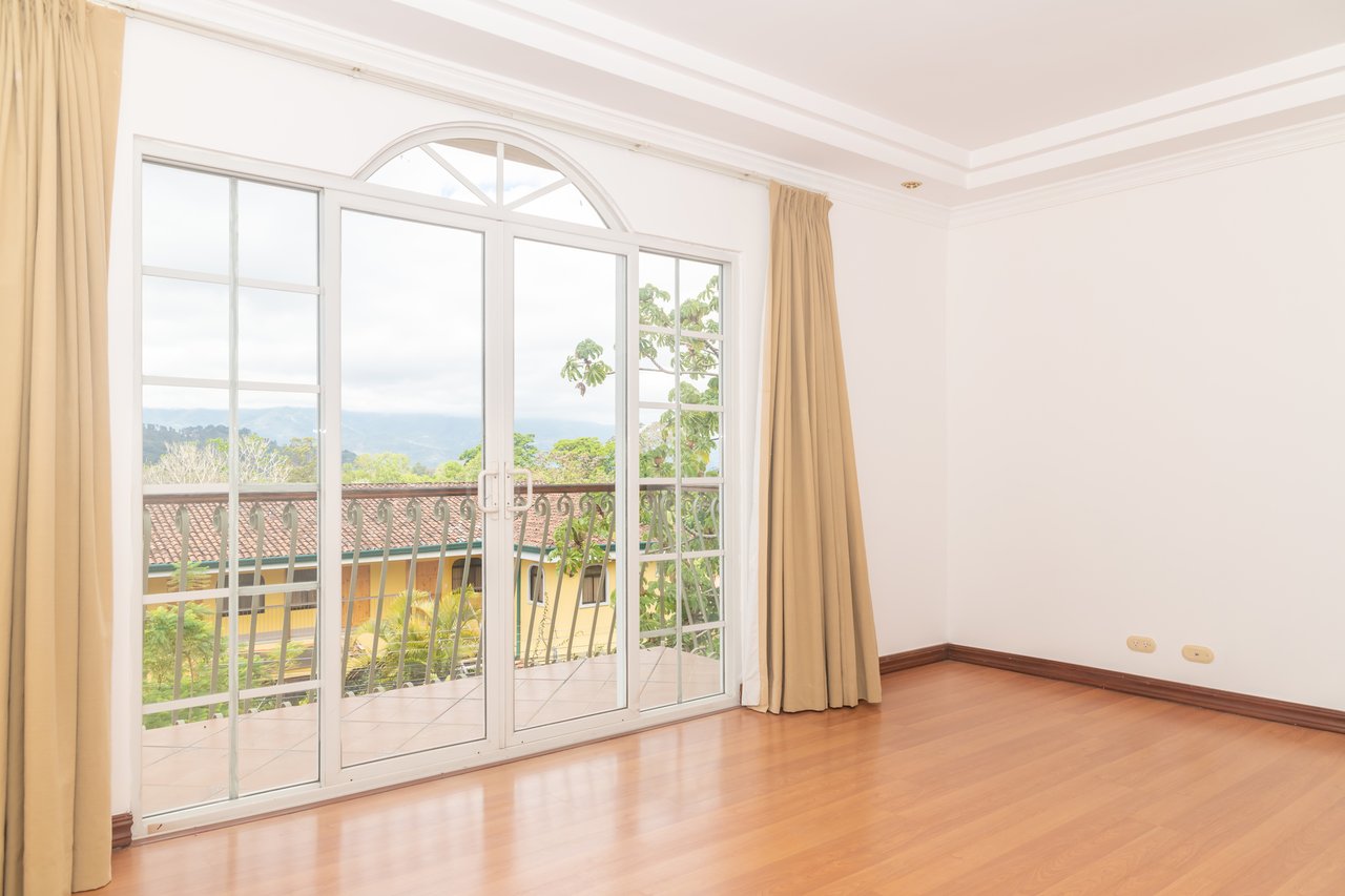 Colonial Gated Community Villa, Curridabat, San Jose