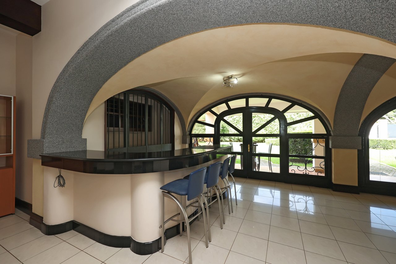 Luxury City Estate, Curridabat, San Jose