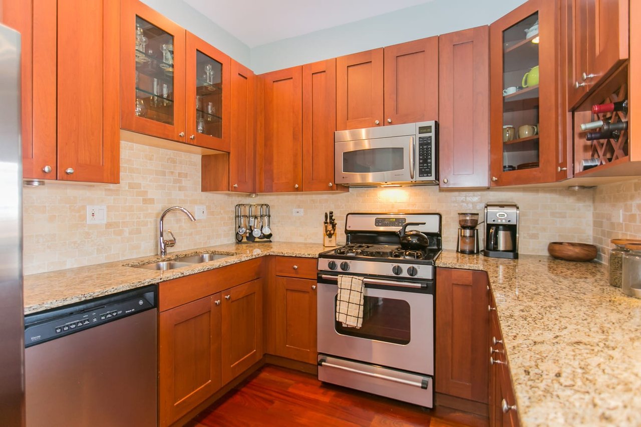 1125 W Belmont Ave, #4