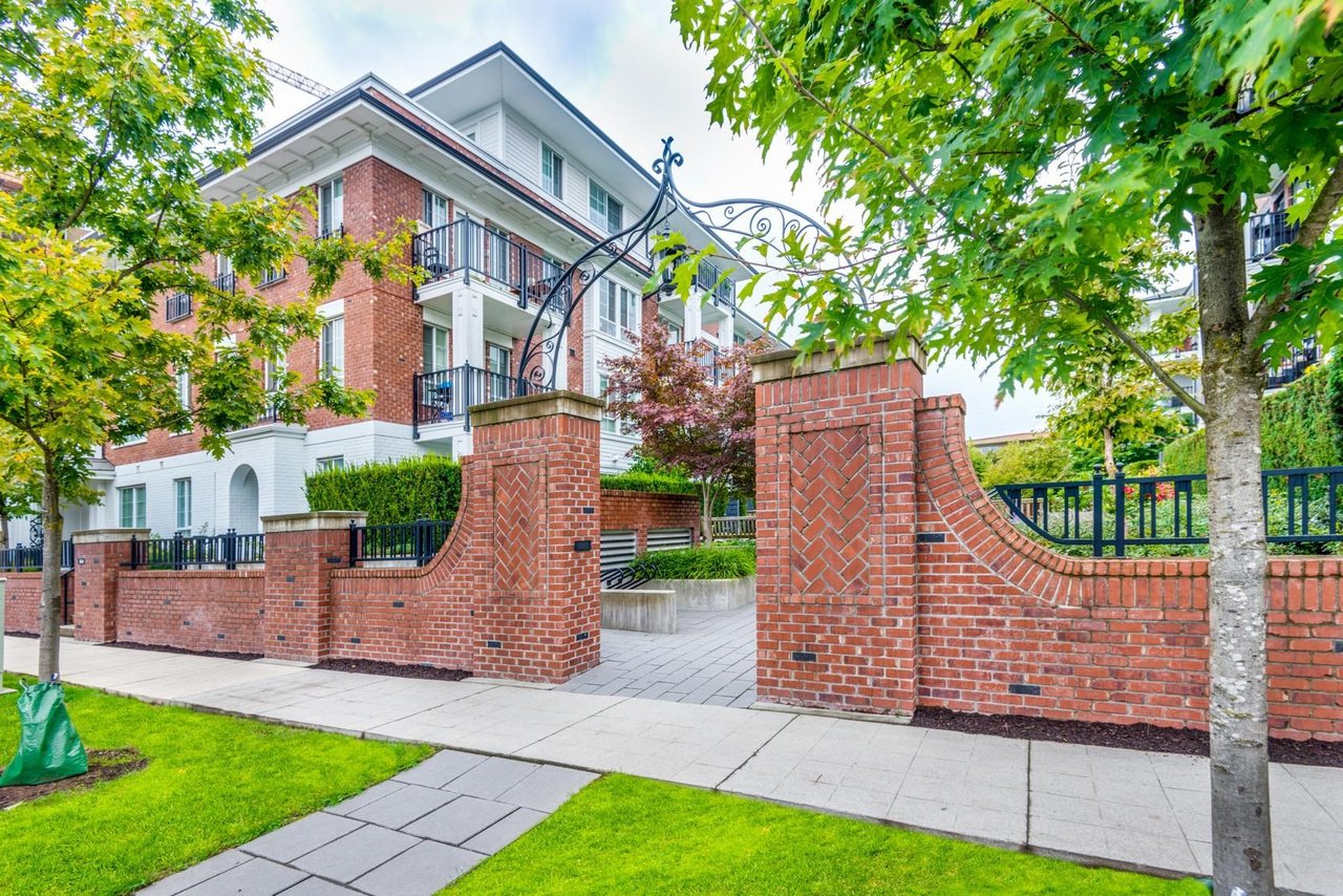 111-545 Foster Ave