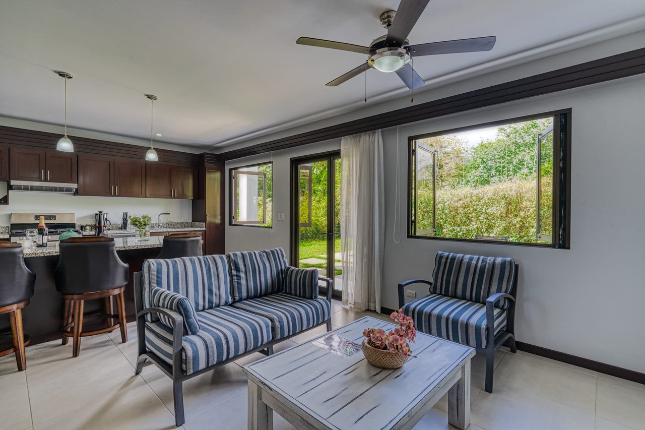 3 BEDROOM MODERN HOME WITH POOL WALKING DISTANCE TO EVERYTHING IN UVITA
