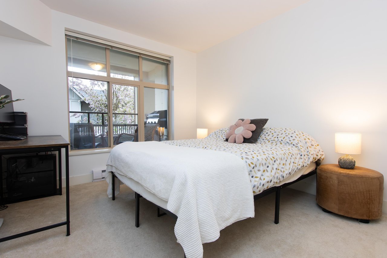 217-1211 Village Green Wy