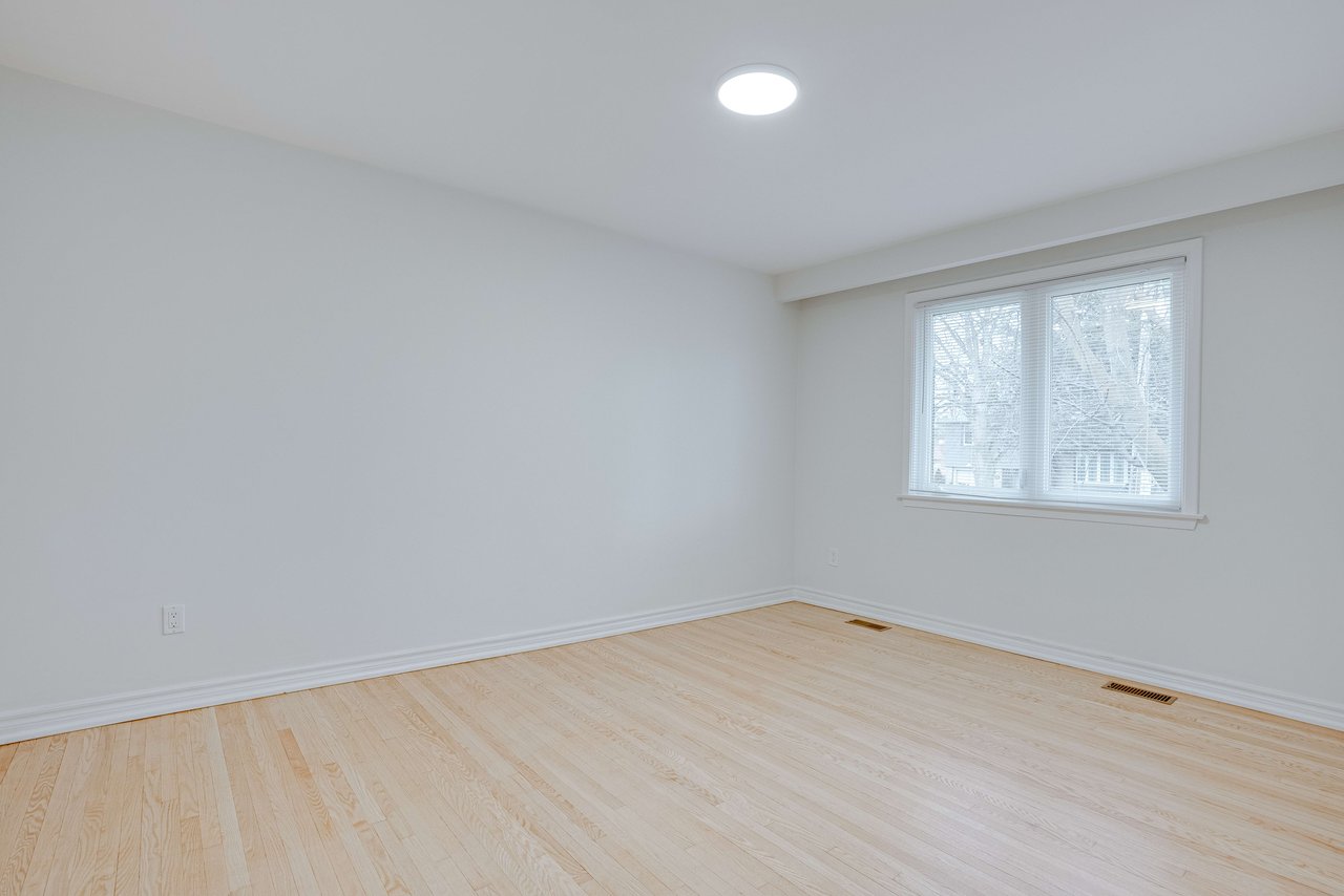 25 Karen Rd Unit: Upper