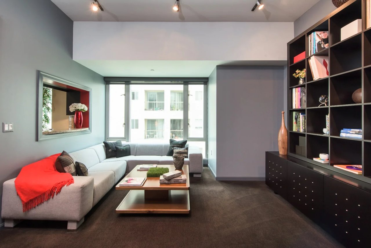 10727 Wilshire, 901