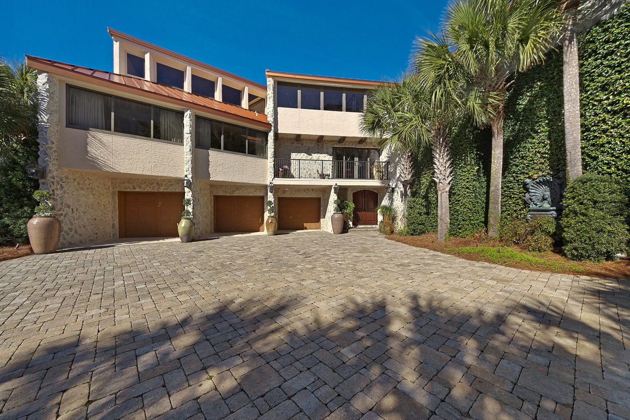623 Lagoon Dr