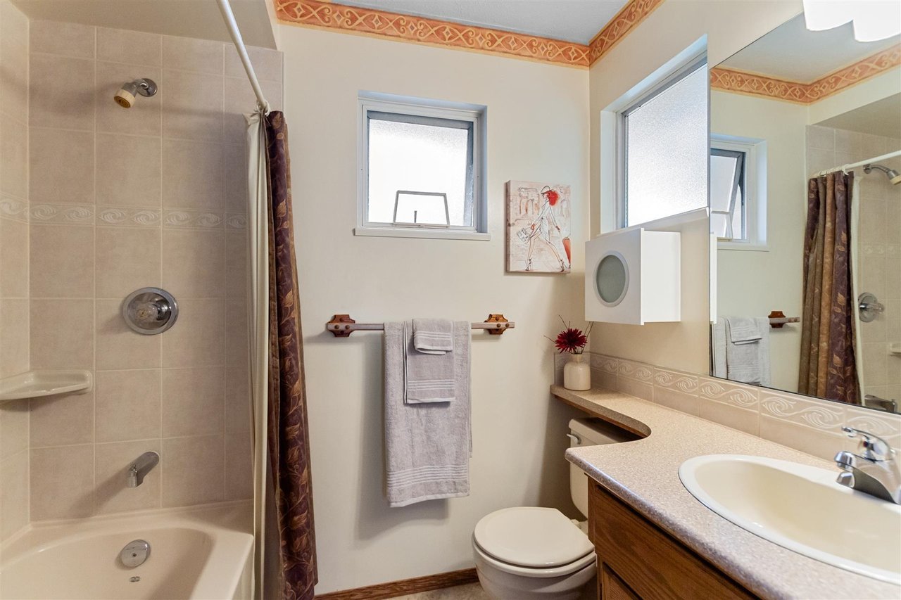 15 Ravine Dr