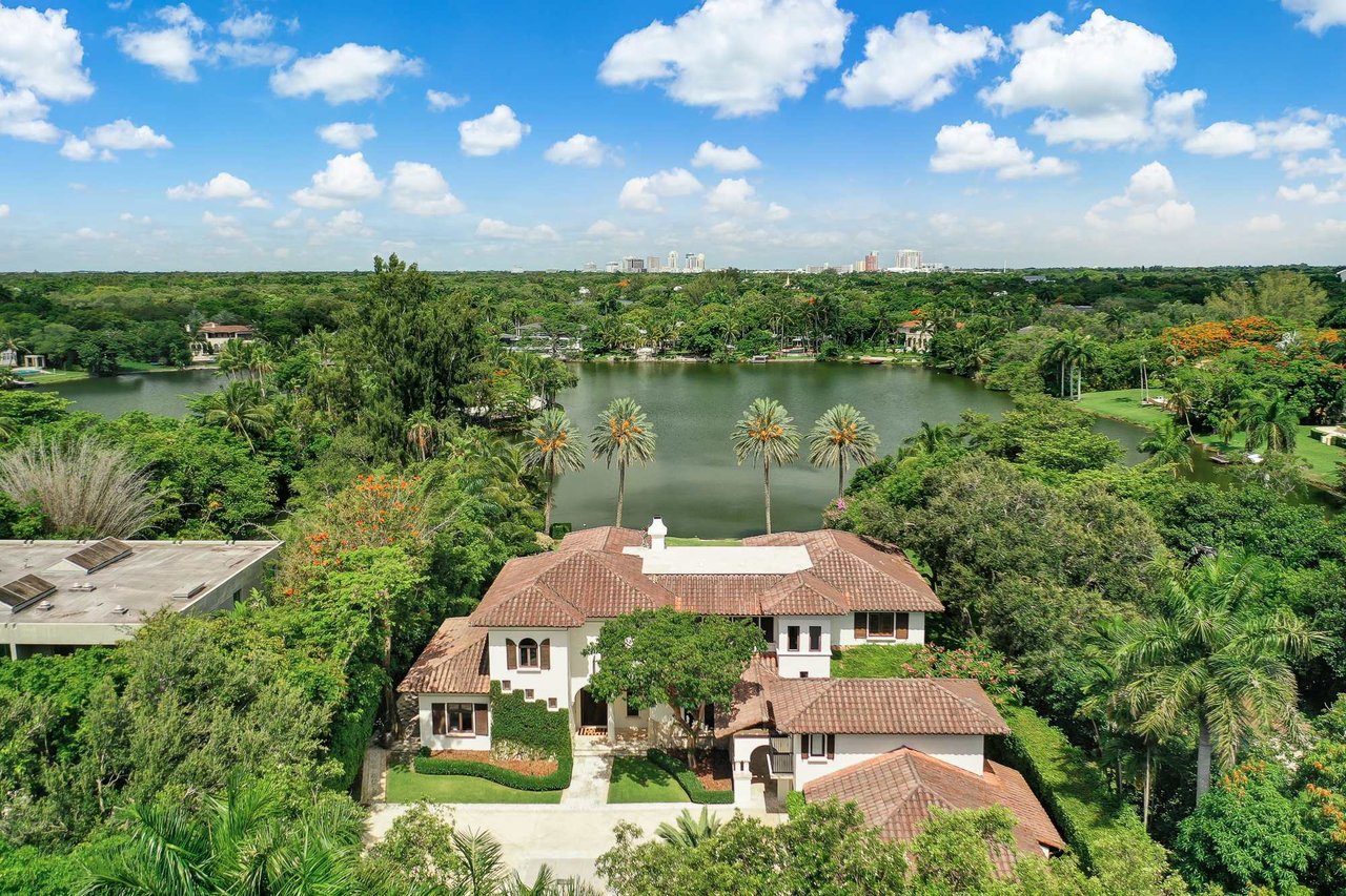 8860 Hammock Lake Ct