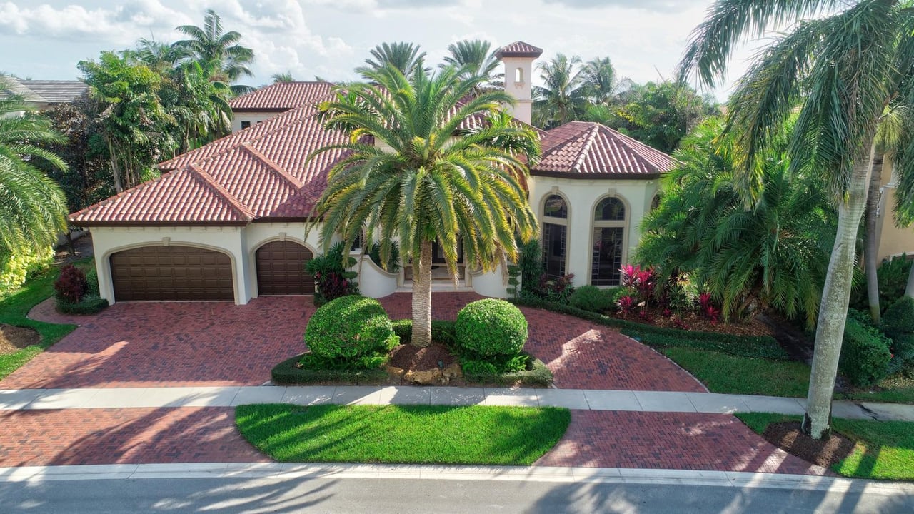 8352 Delprado Dr