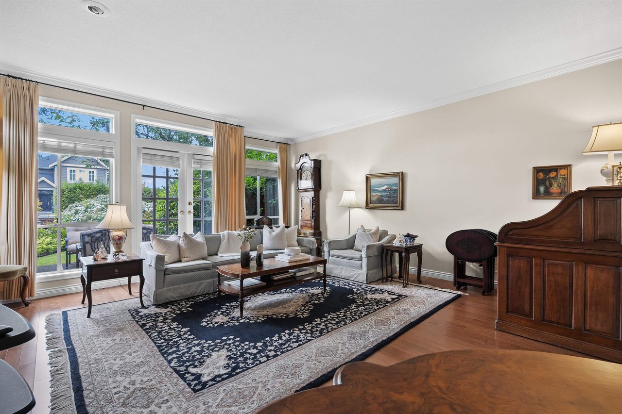 670 W 26th Ave