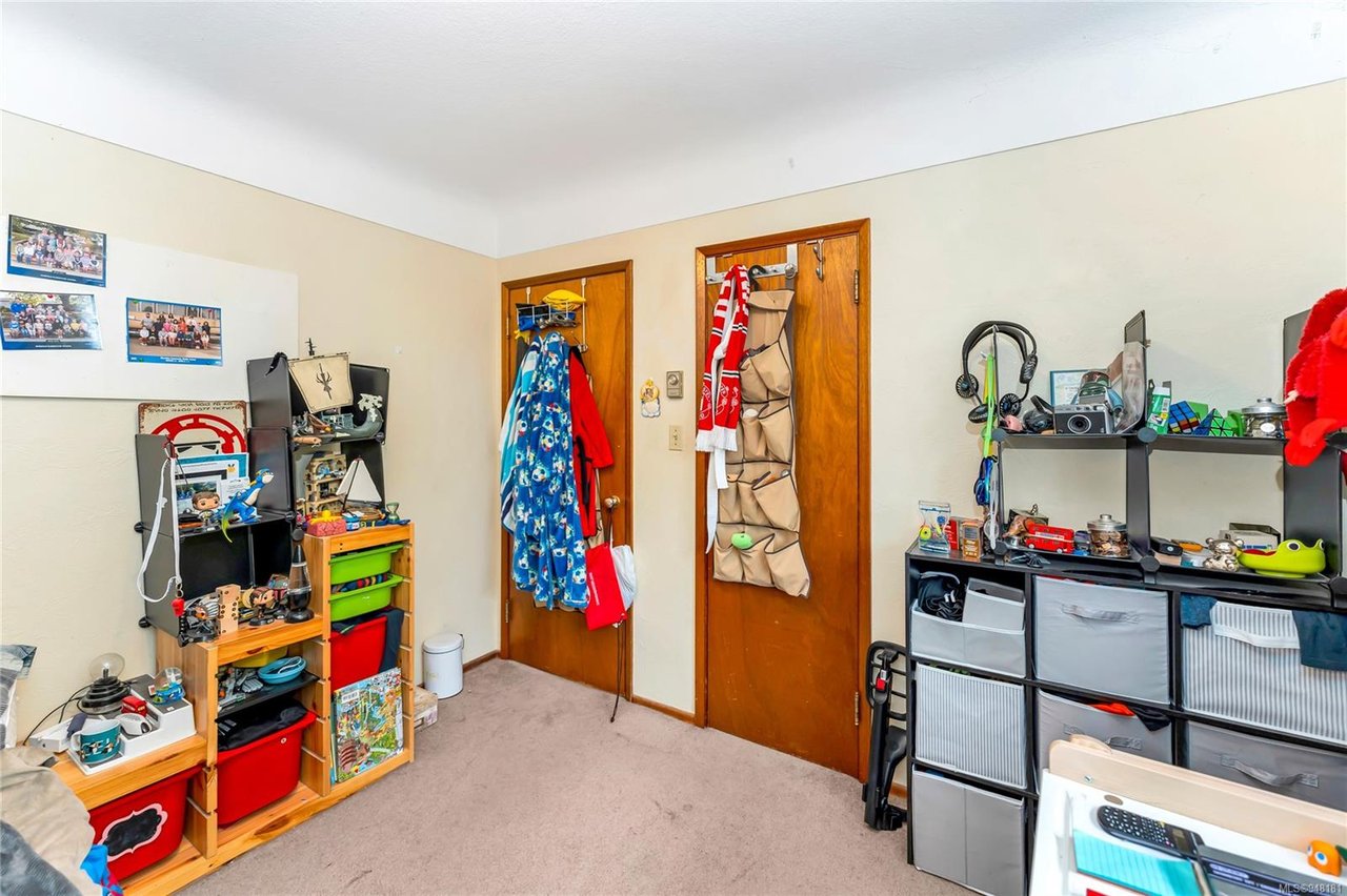 2884 Inez Dr