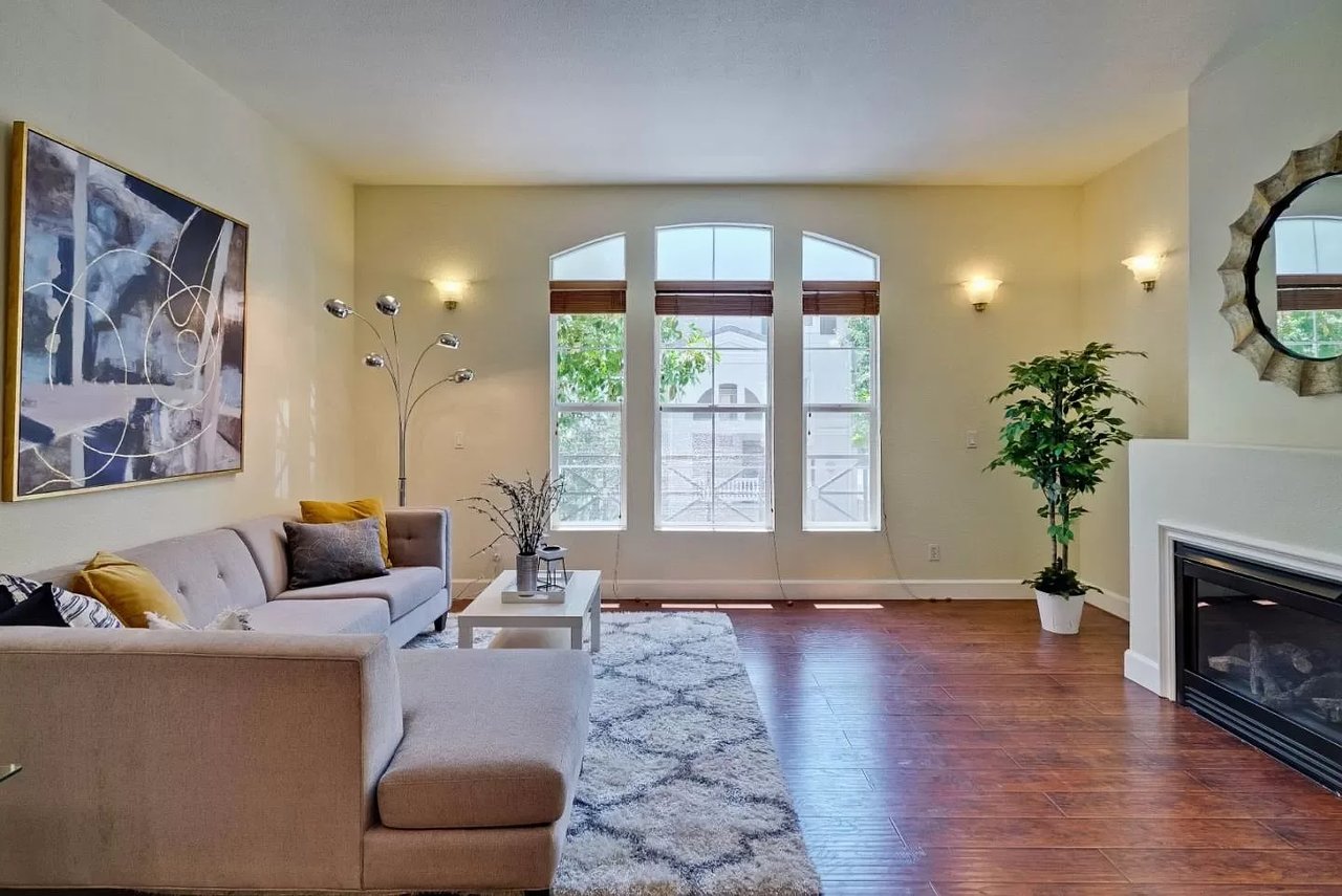 223 Metropolitan Dr