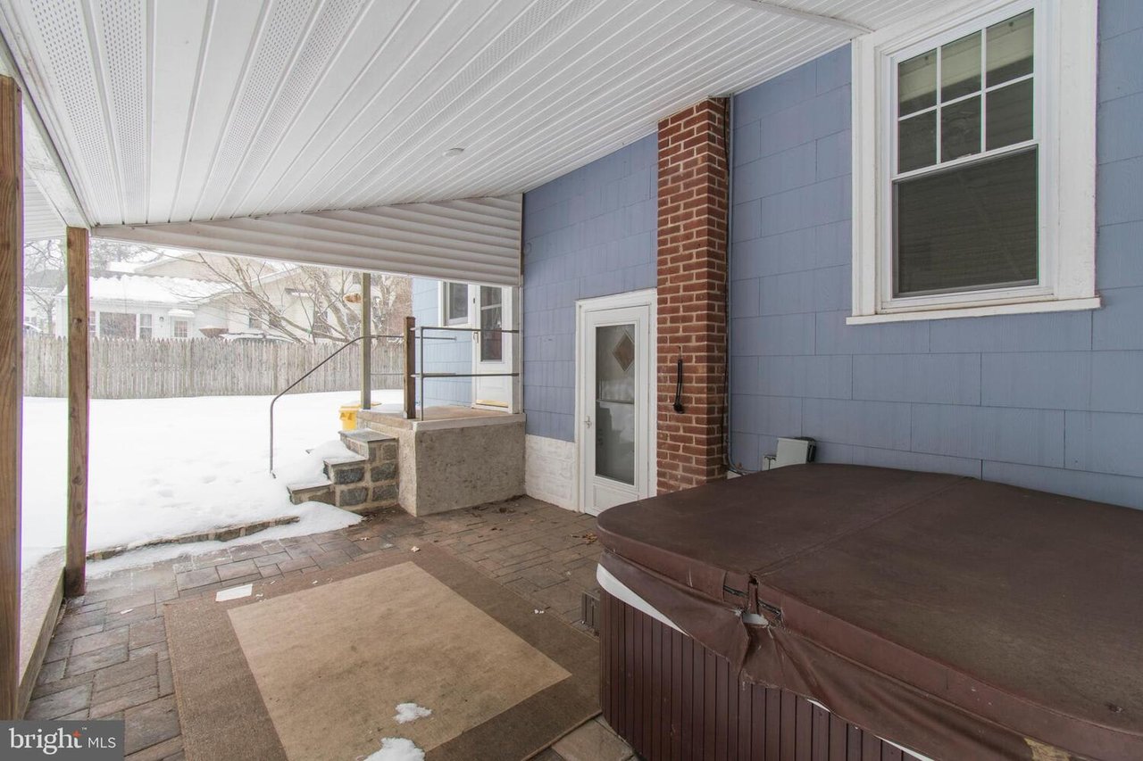 52 WEISS AVE