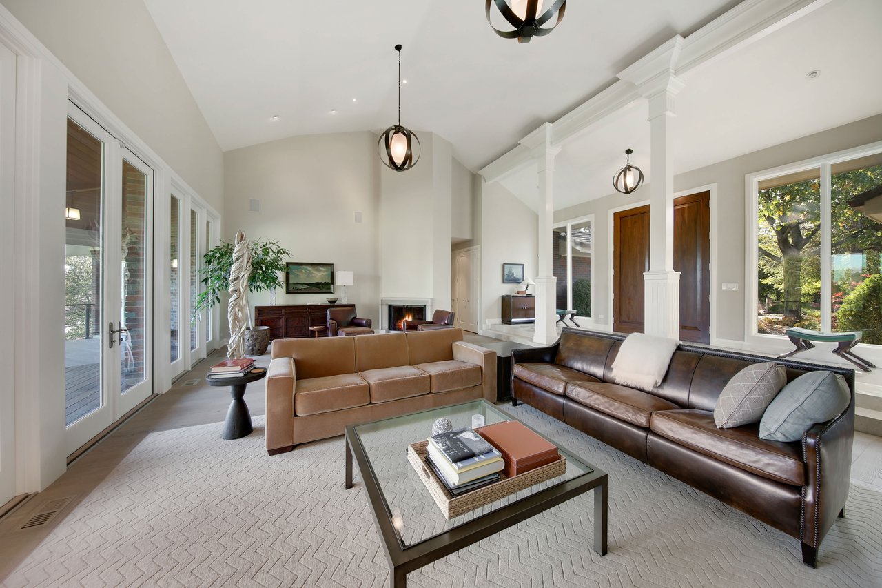 This Spectacular Home Exudes An Upscale Lifestyle With Modern Clean Lines