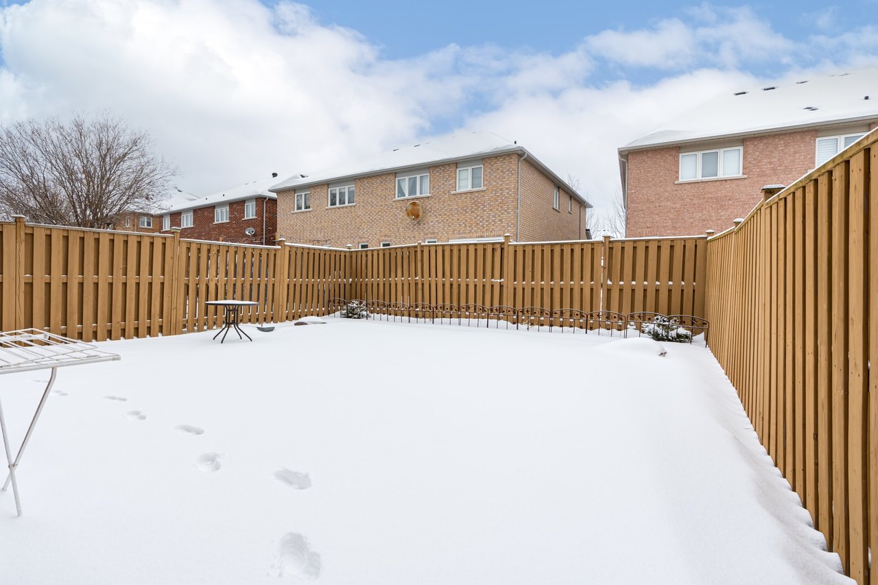11 Cathmar Dr