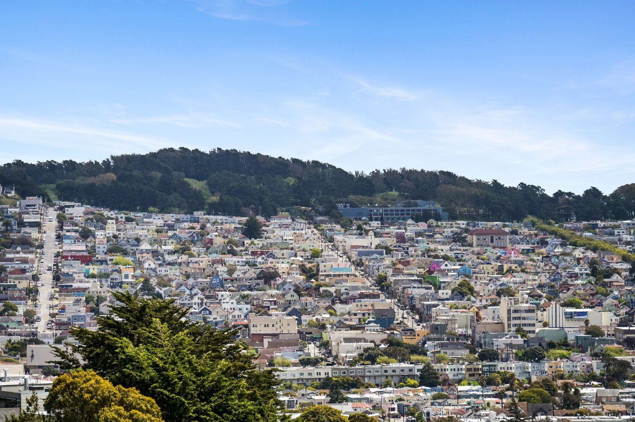 Sweeping Views In Sunnyside