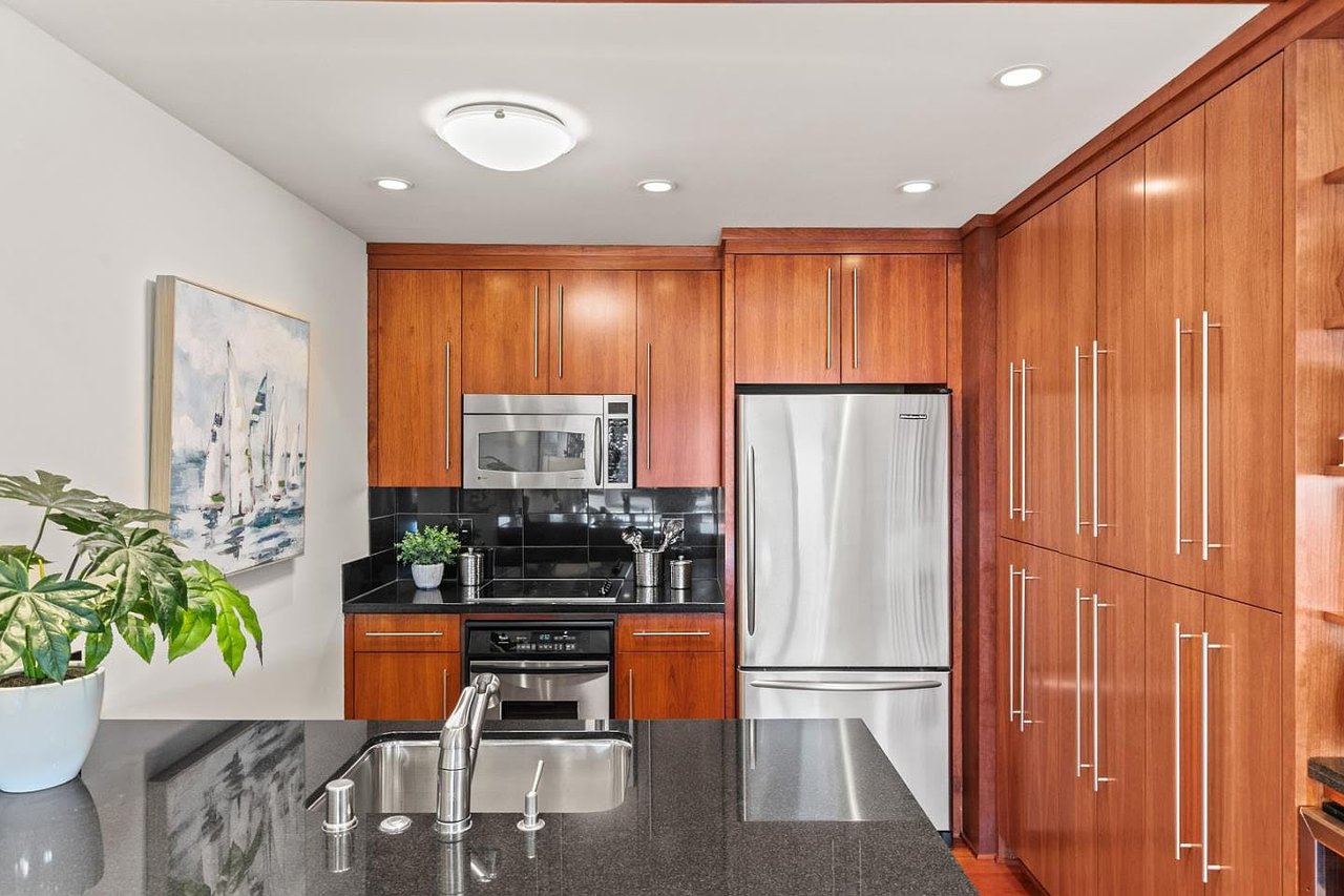 1 Surf Way APT 211