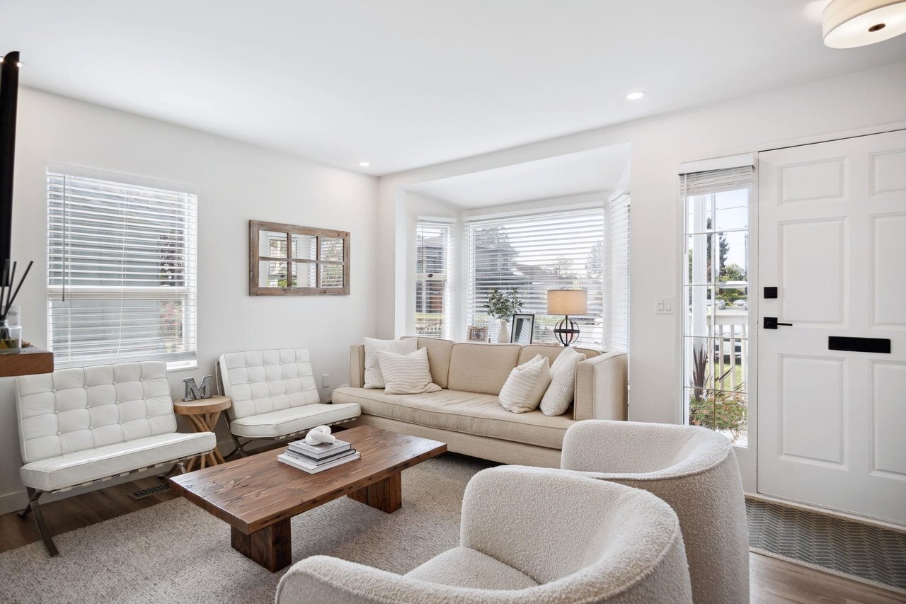 1200 Douglas Cres