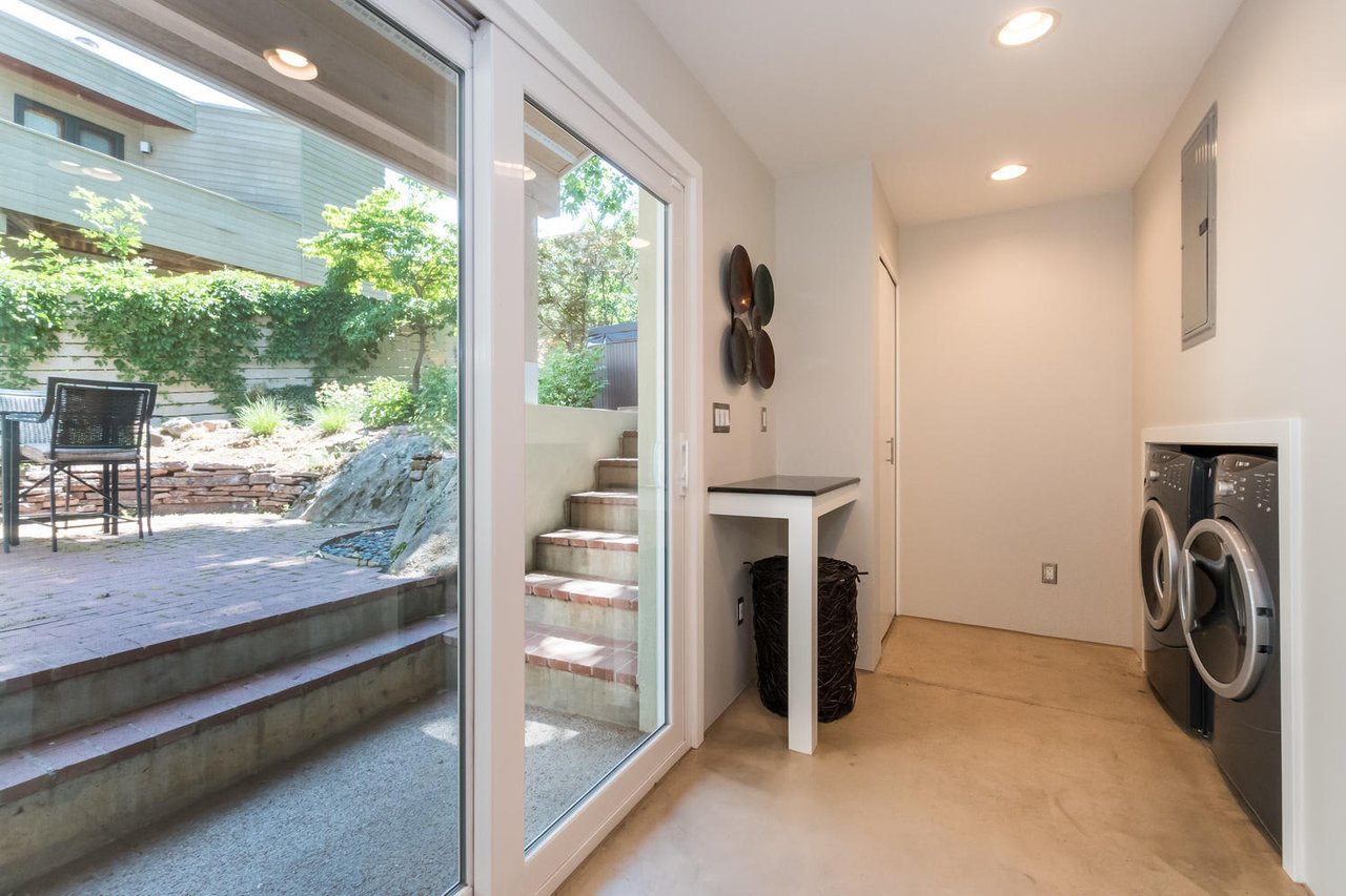 1010 Rosehill Dr