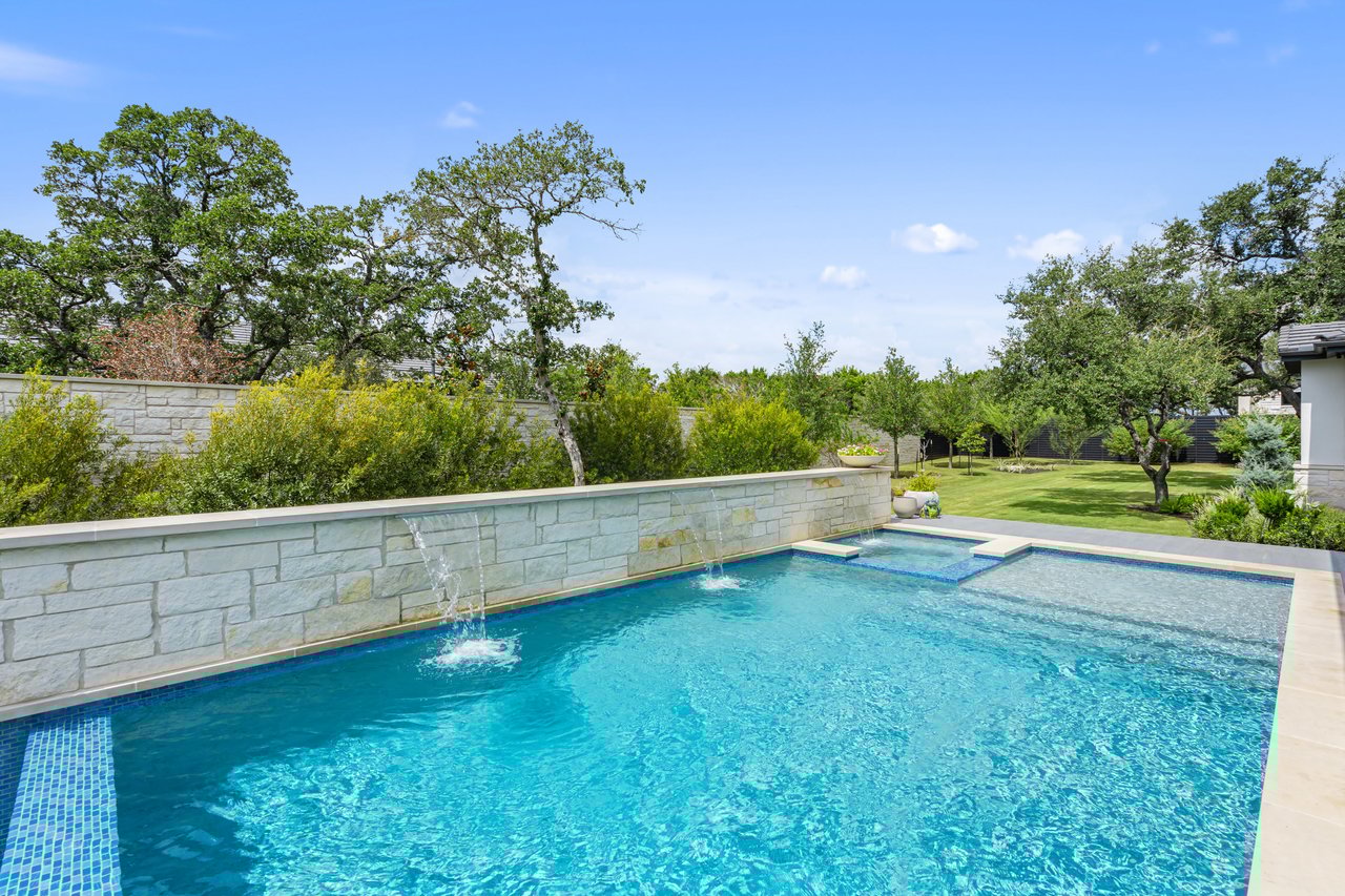 Austin-Elegance in Lake Travis ISD