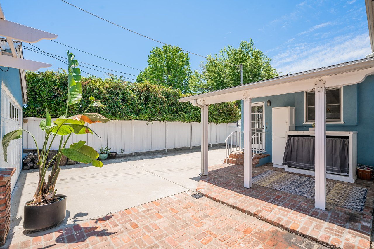 5532 Greenbush Ave.
