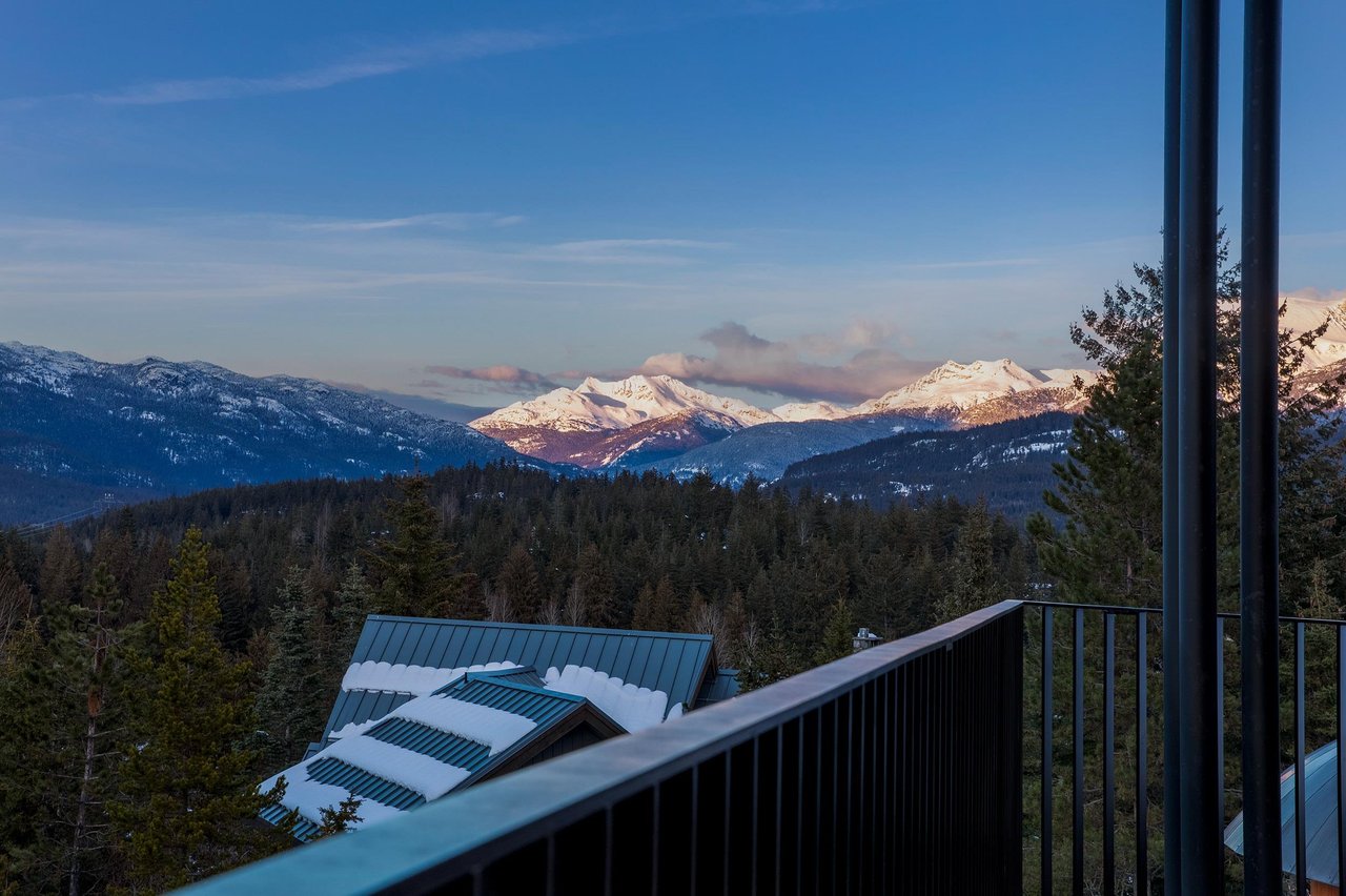 3565 Falcon Cres