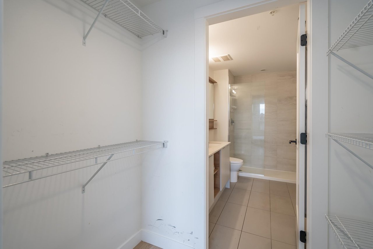 327-2493 Montrose Ave
