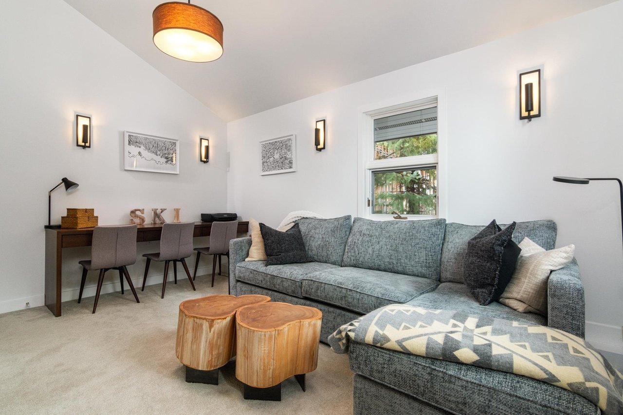 3369 Panorama Ridge