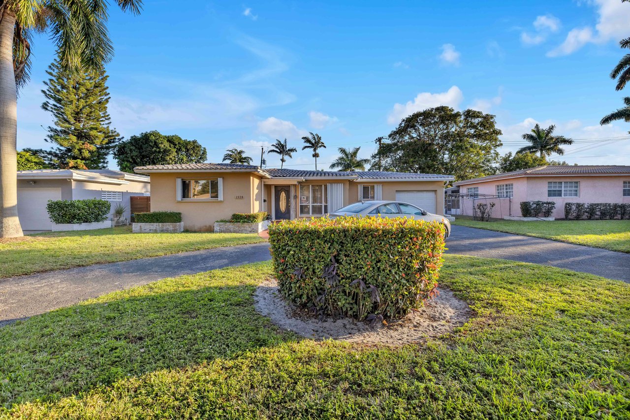 1328 Dewey St Hollywood