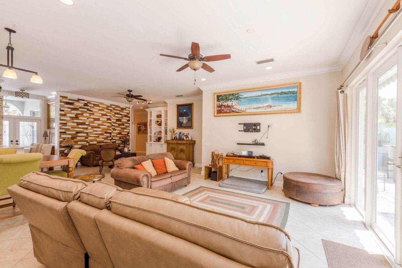 202 Hampton Cir