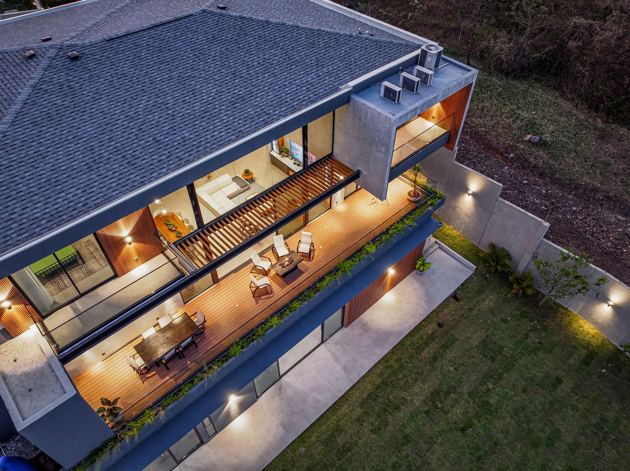 Panoramic City View Estate Home, Escazu, San Jose