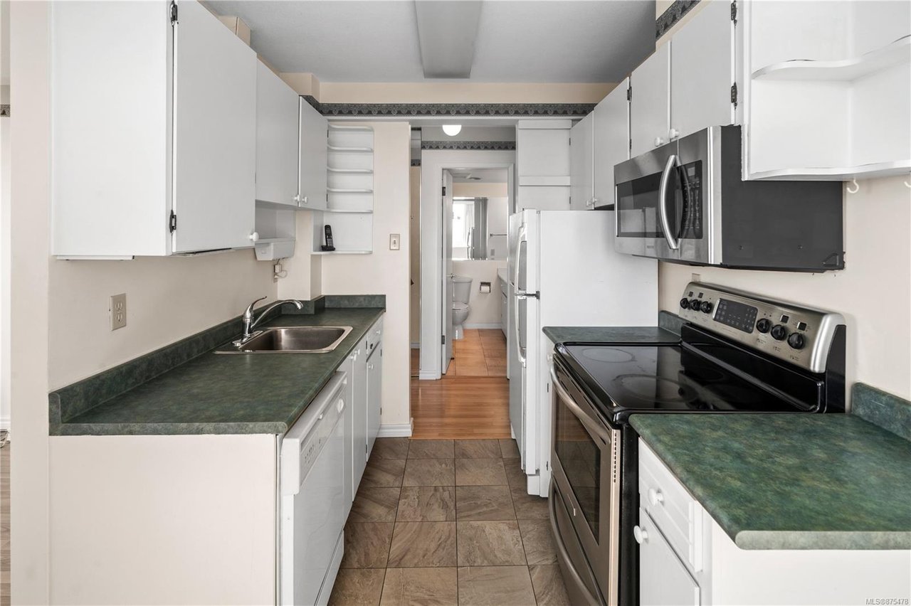 2206-647 Michigan St