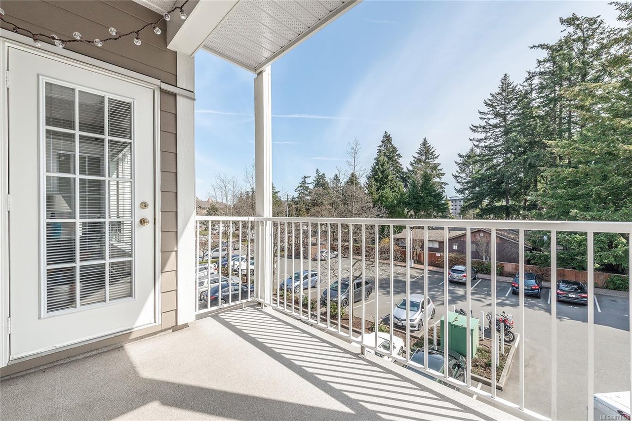 303-2823 Jacklin Rd
