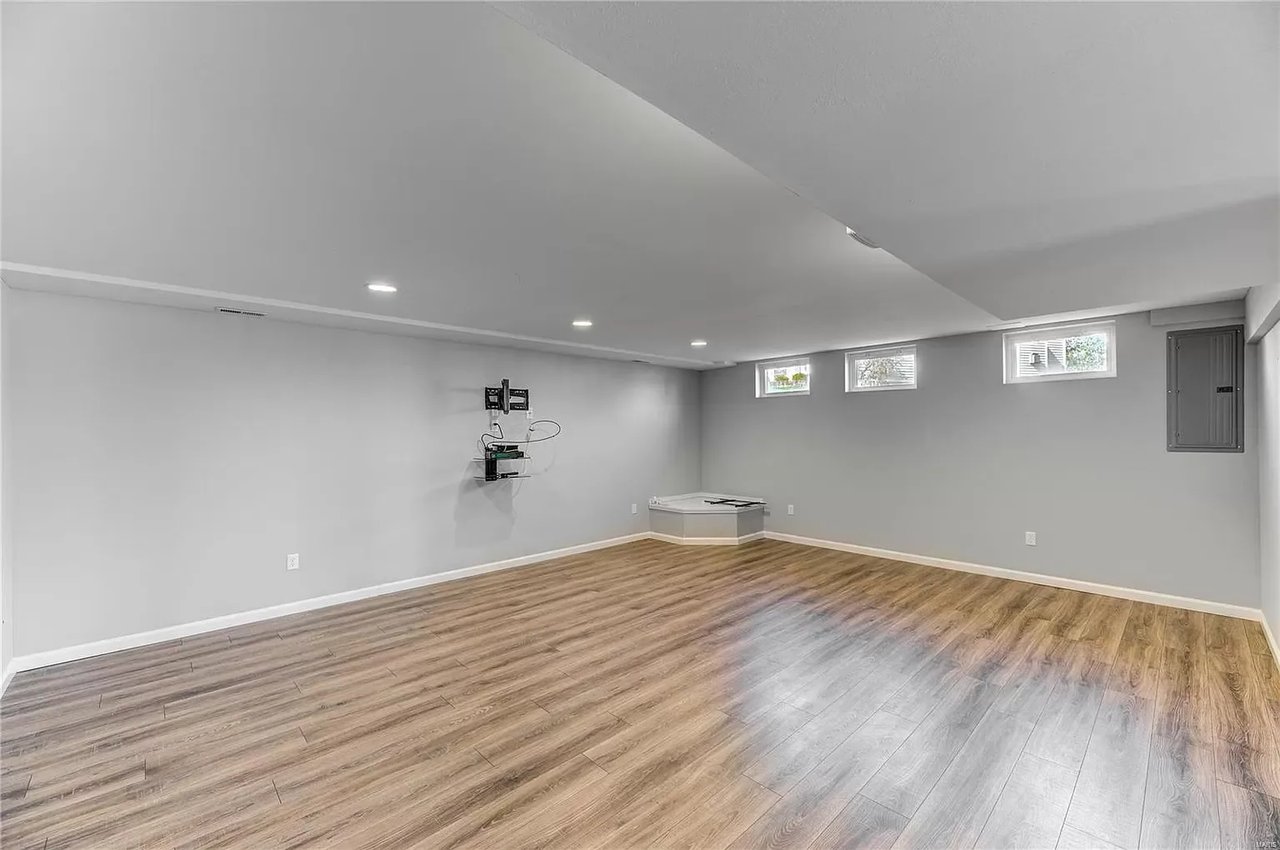217 Strathmoor Way