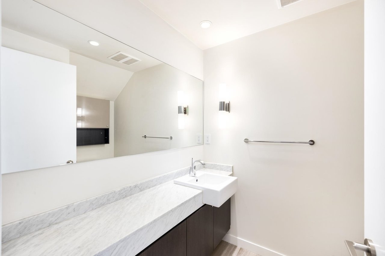 774 Arthur Erickson Pl