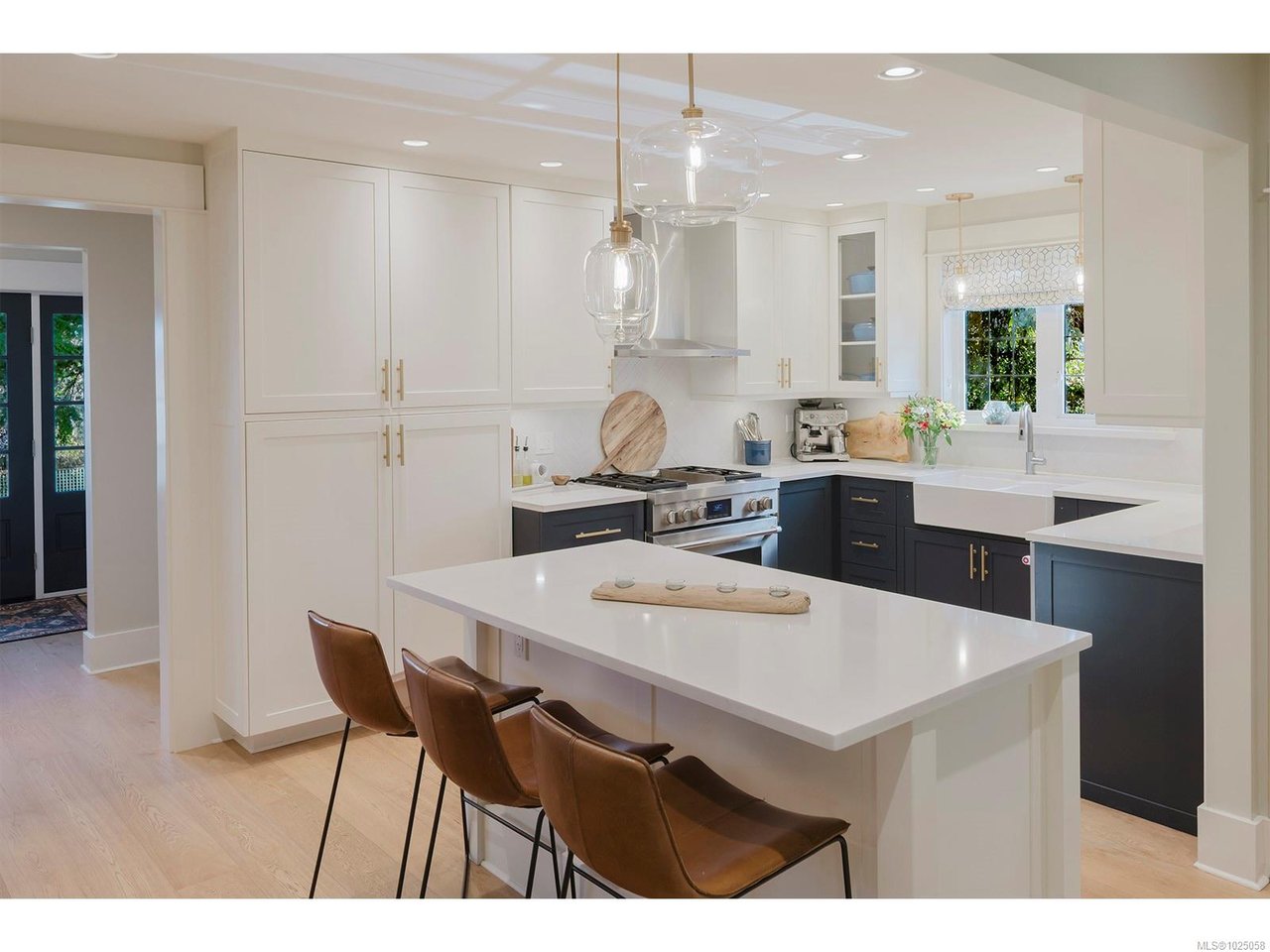 2350 Nottingham Rd, Oak Bay