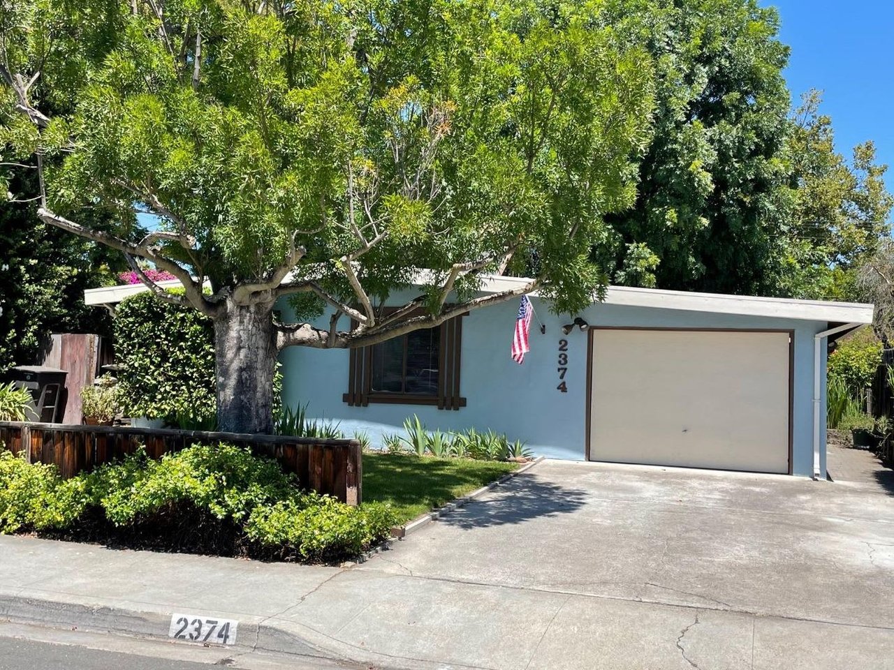 2374 Laura Ln
