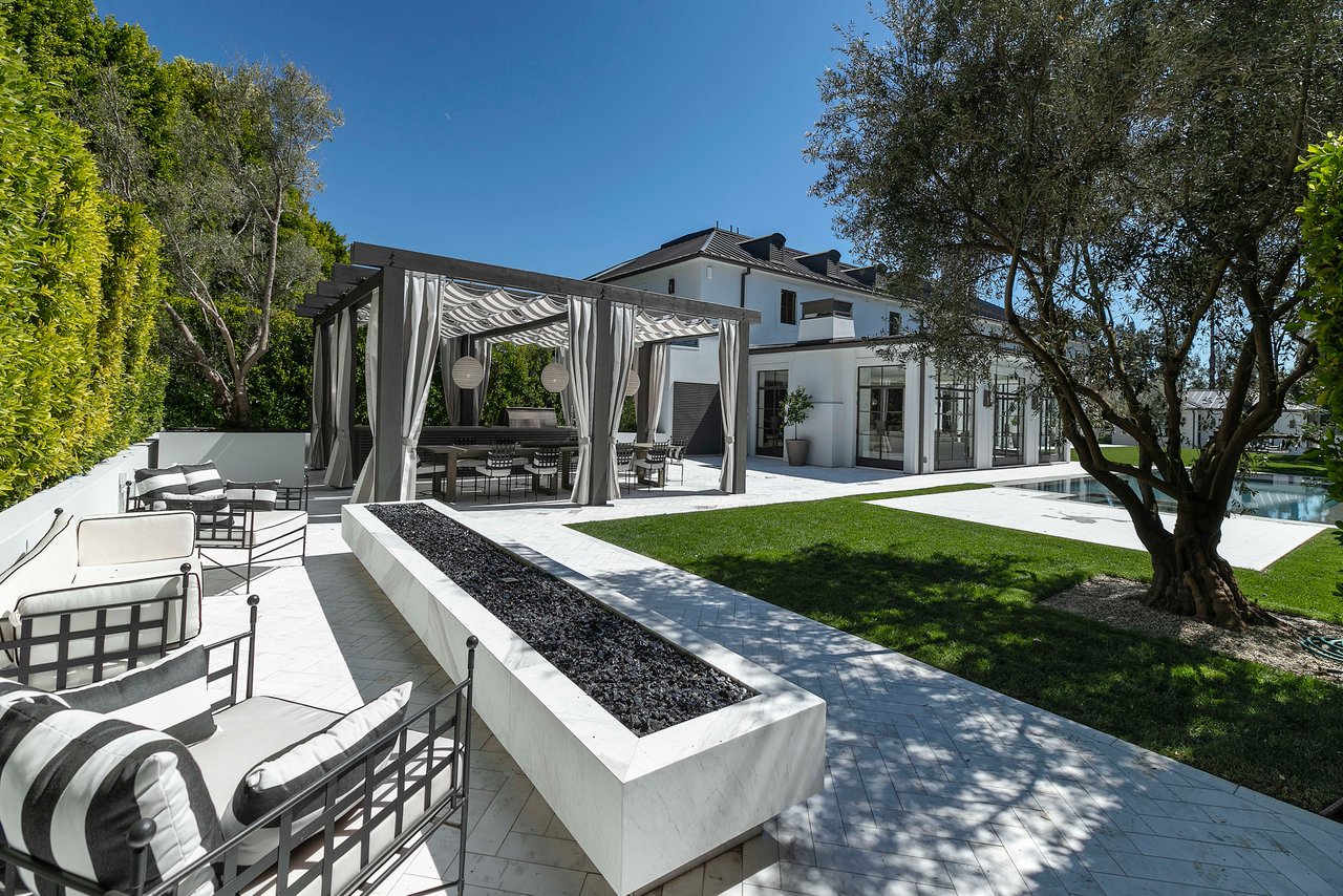 837 Greenway Dr, Beverly Hills