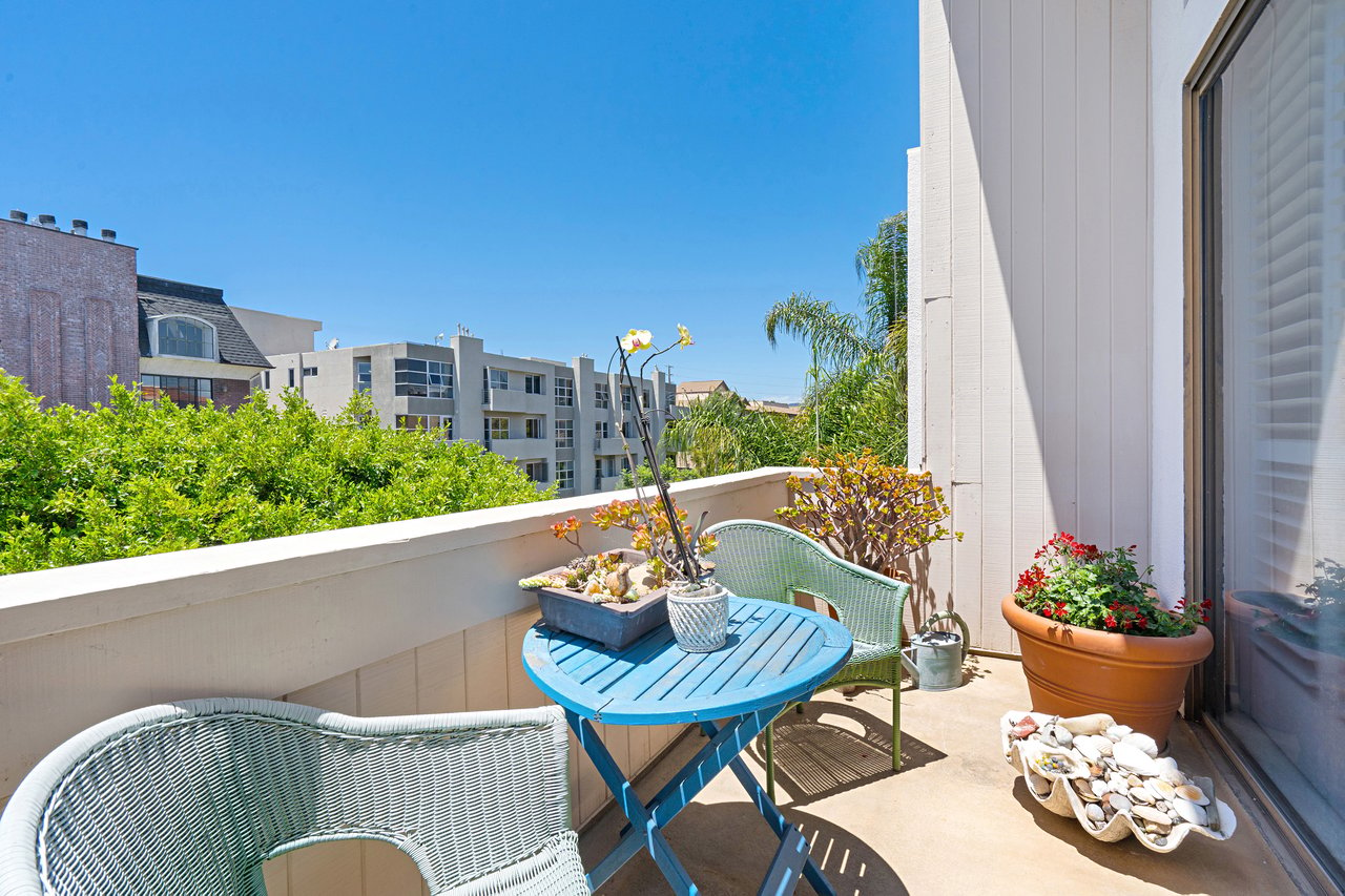 Gorgeous Westwood Penthouse