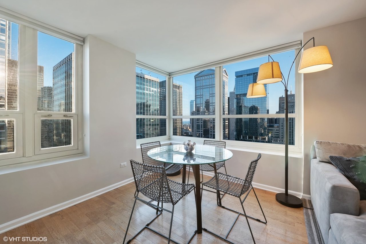 345 N LaSalle St Unit 4203