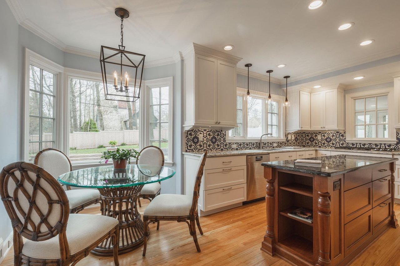 411 Daphne Rd, Fox Point