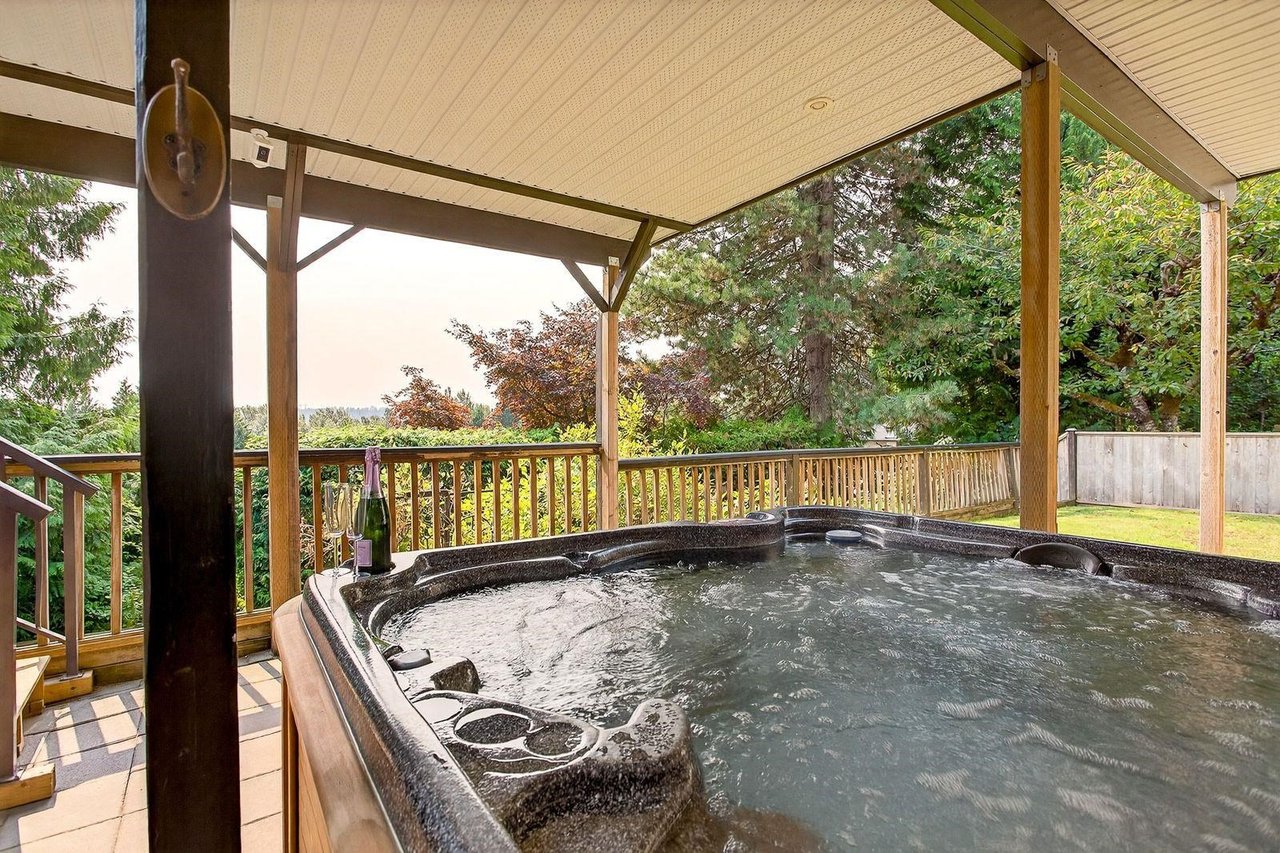 320 Dartmoor Dr