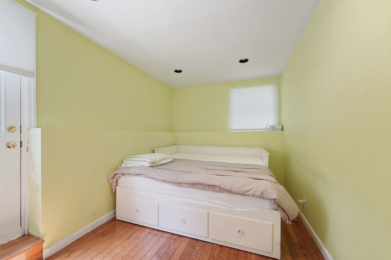 30 Silver Spring Rd