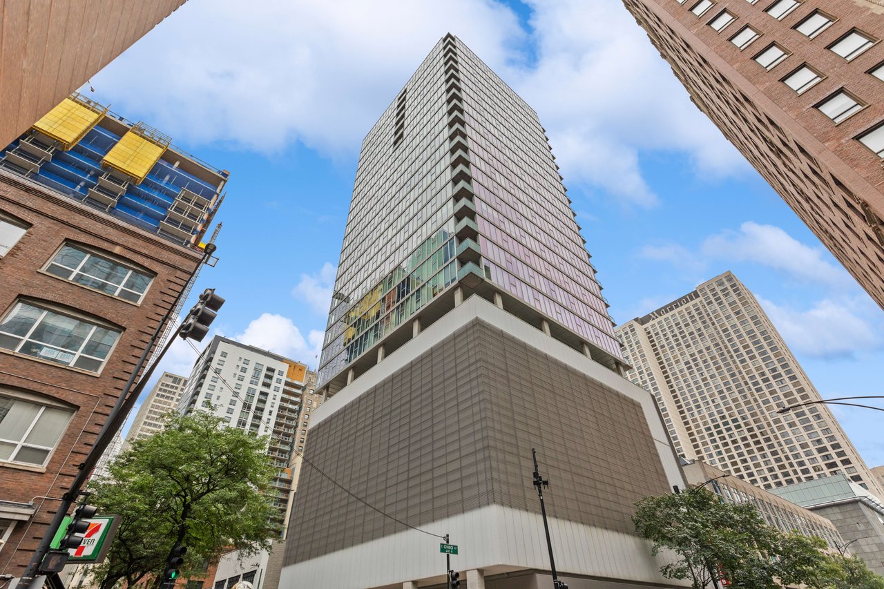 550 N Saint Clair Street, Unit 2401