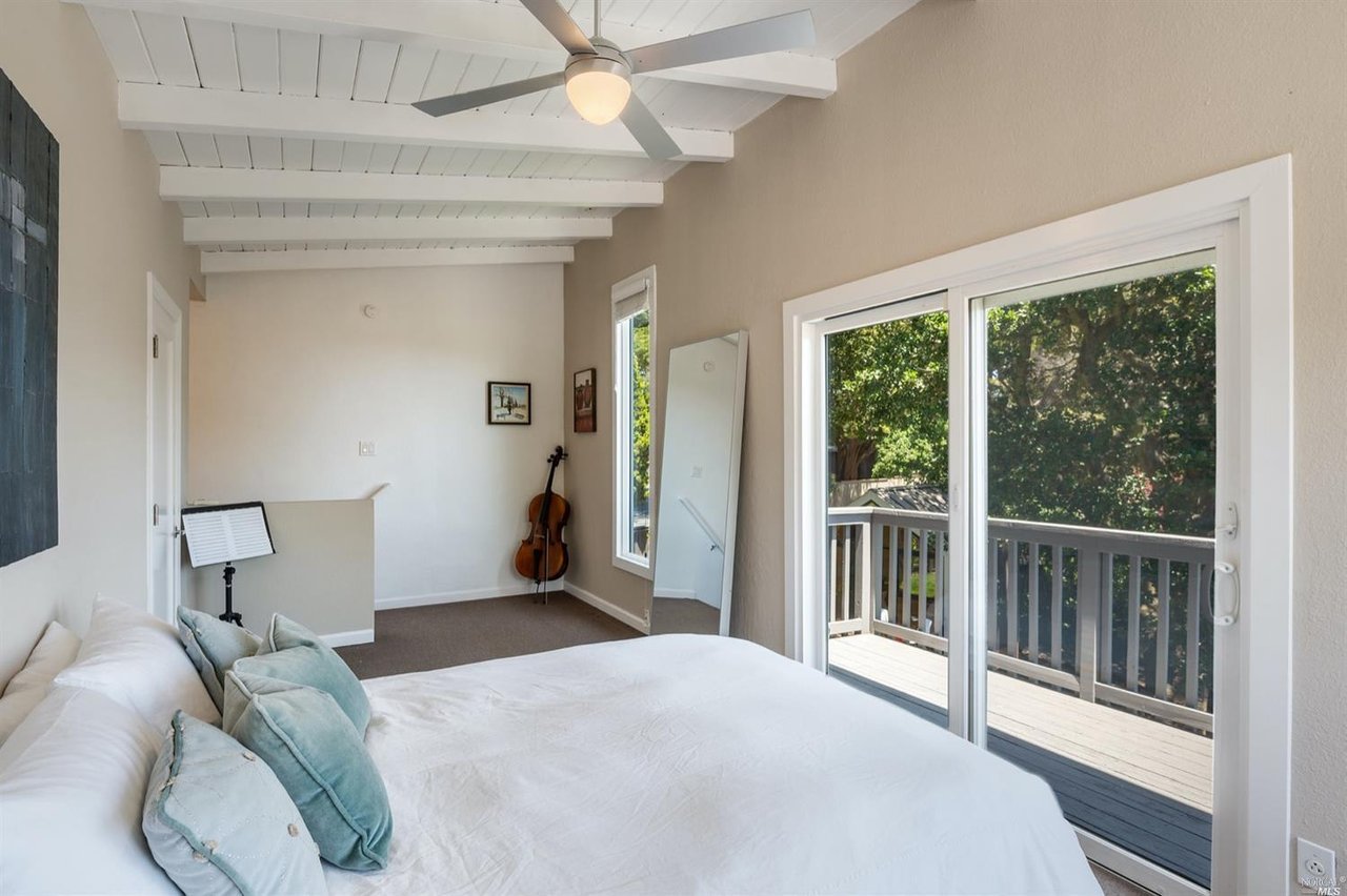 2 Cedarwood Ln
